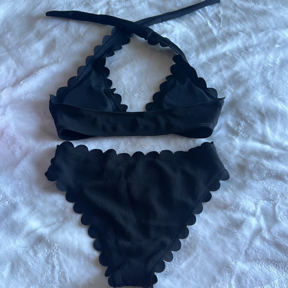 Black Bikini - Picture 2 of 3